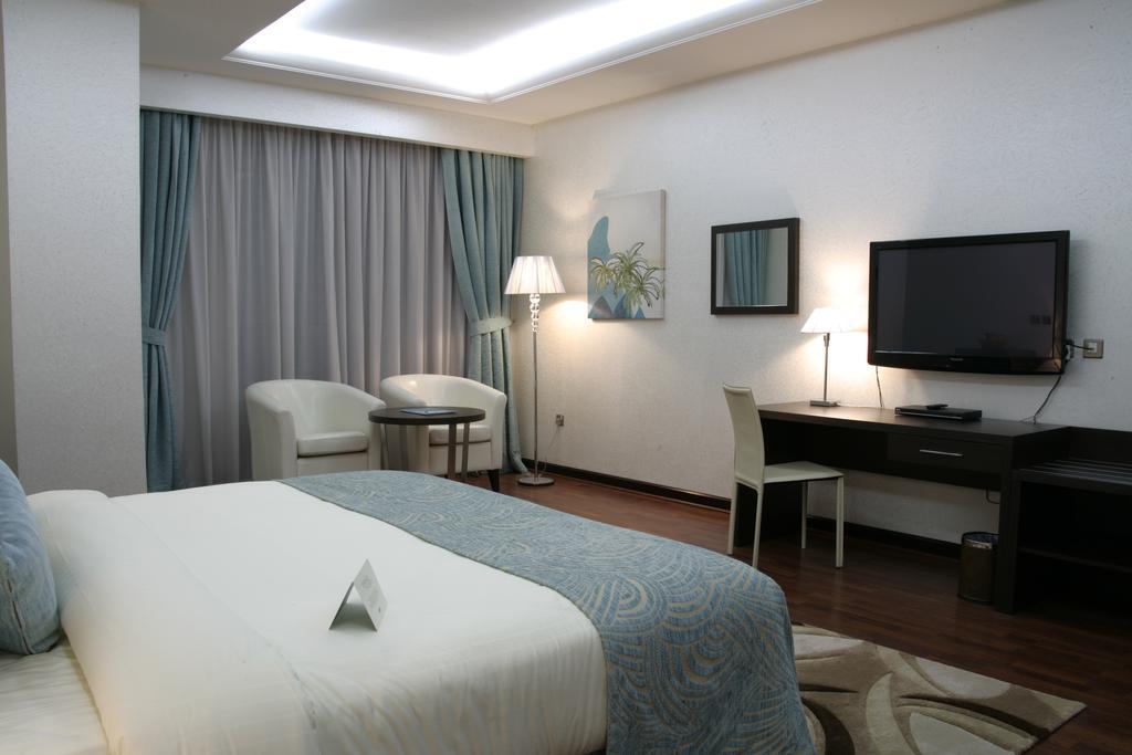 Gokulam Park Doha Hotel Exterior foto