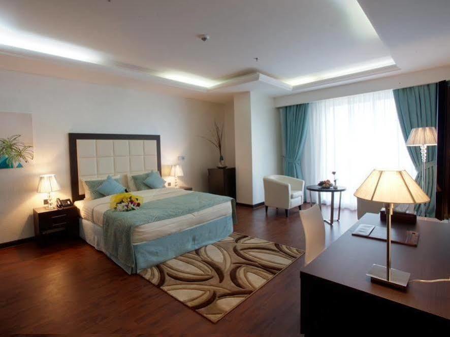 Gokulam Park Doha Hotel Exterior foto